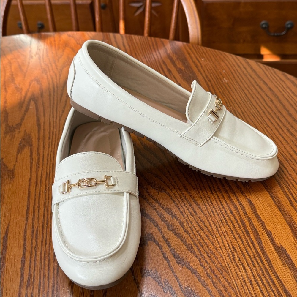 Women’s Cream Loafers With Gold Horse Bit Detail Size 9